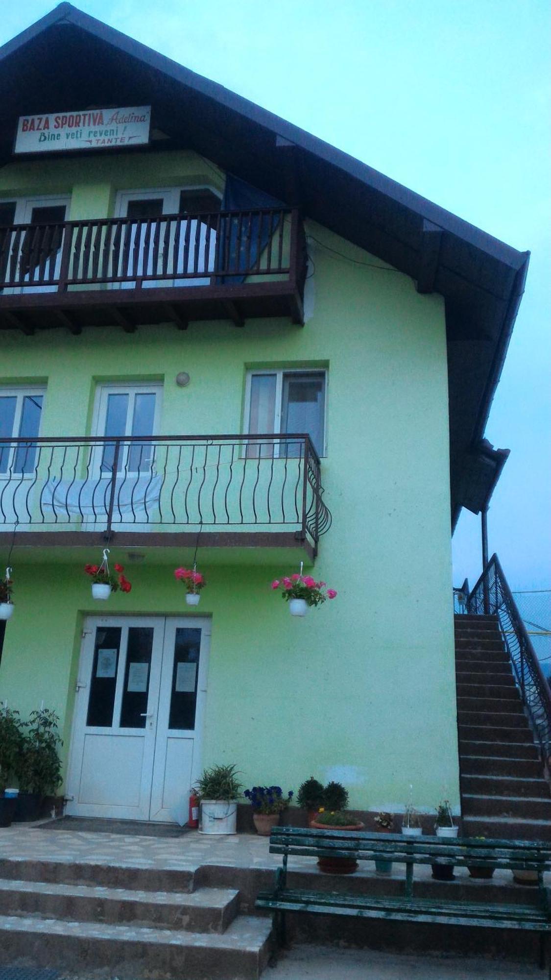 Baza Sportiva Adelina Hotel คุมปูลุง ภายนอก รูปภาพ