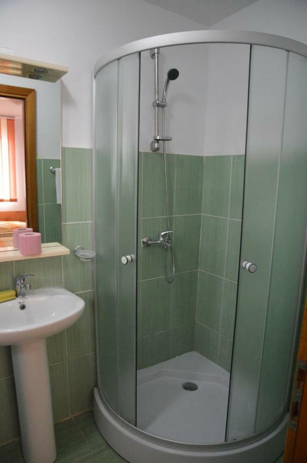 Baza Sportiva Adelina Hotel คุมปูลุง ภายนอก รูปภาพ
